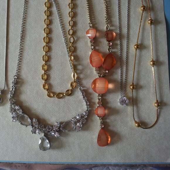 Lot of 12 Fashion Necklaces New to Like New Dainty/Small/Medium Mix - Picture 3 of 8